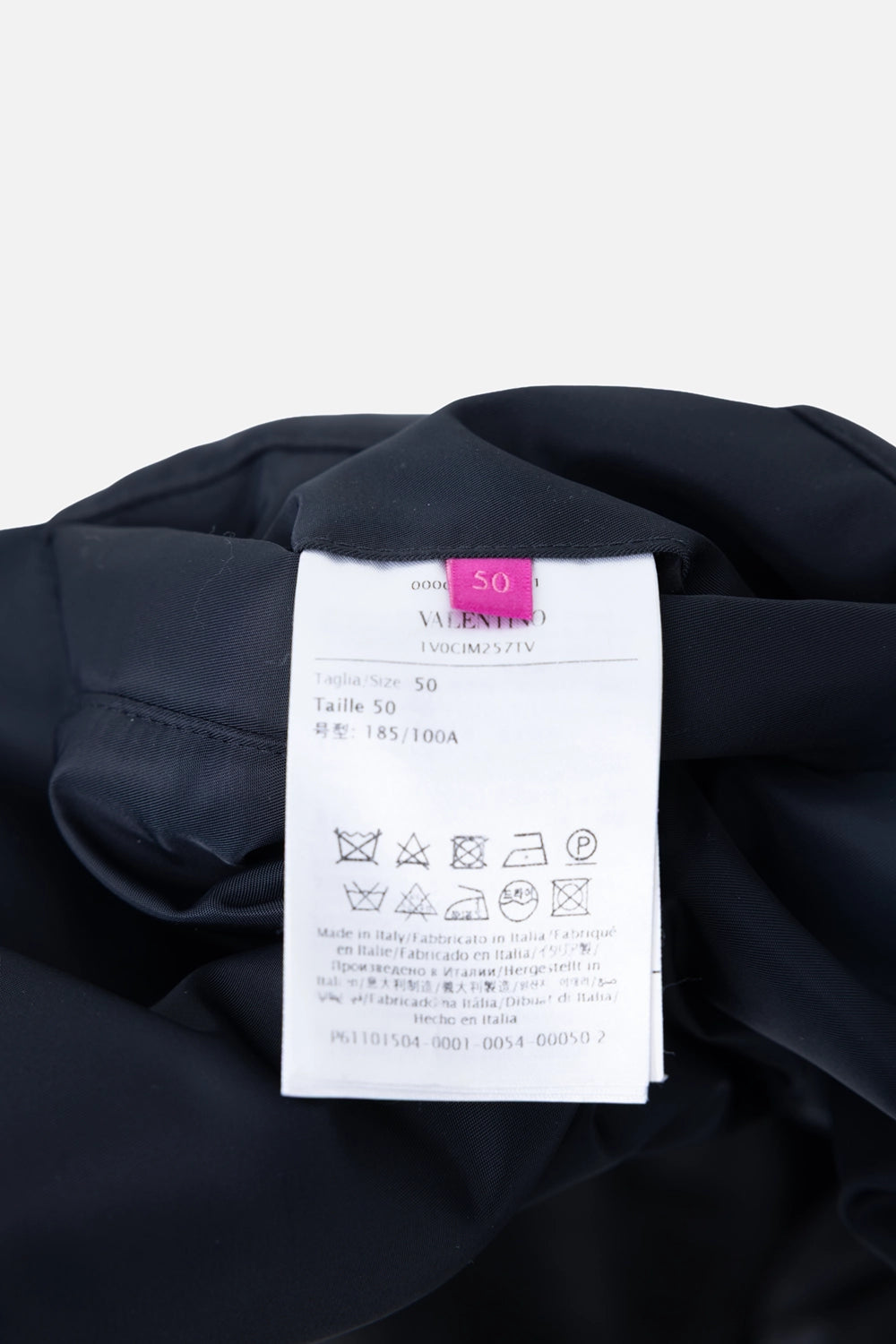Pre-owned Valentino men's padded nylon overshirt in black, care label close-up, size and style code printed