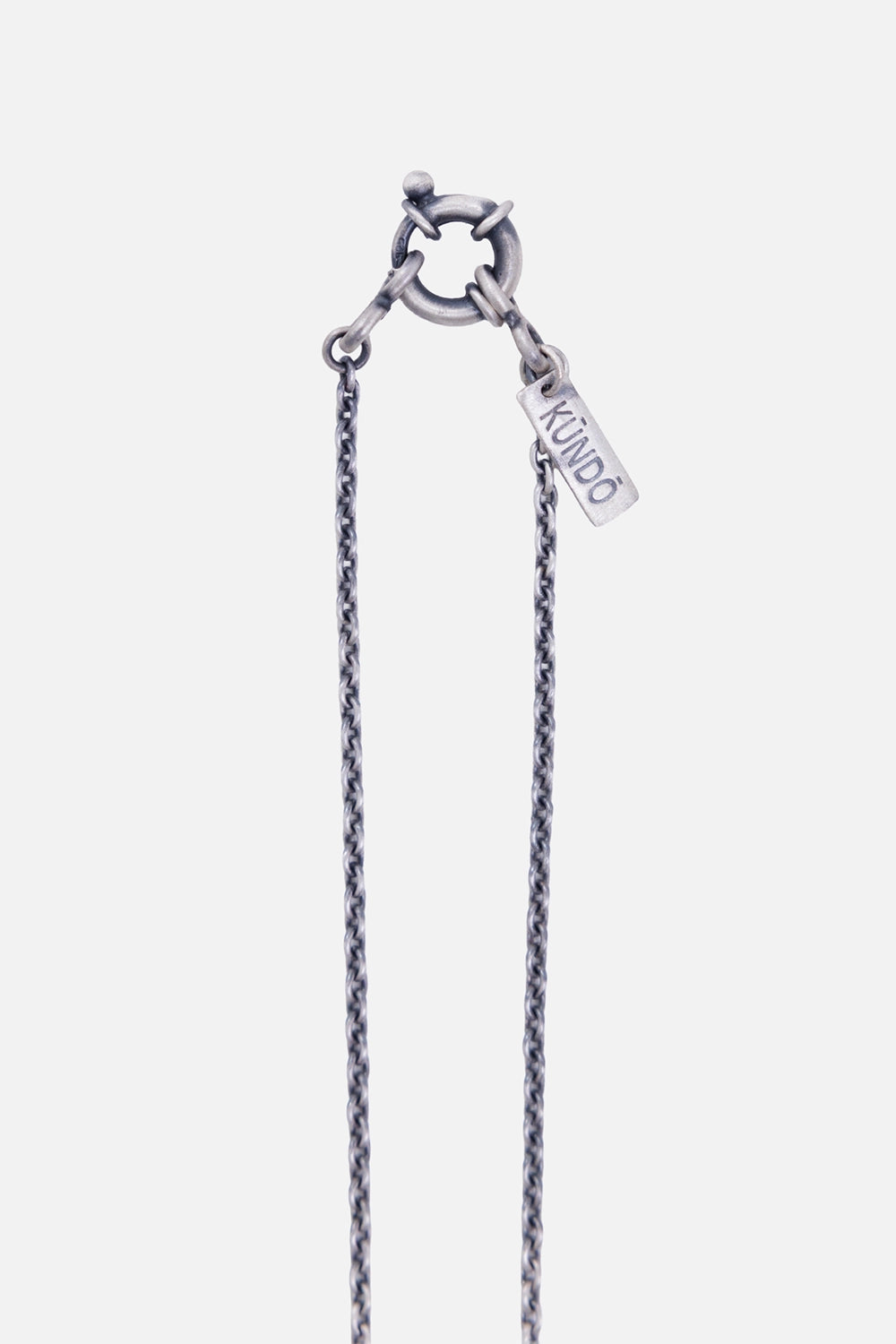 Kundo unisex pendant necklace in silver, clasp close-up with spring-ring fastening and engraved logo tag
