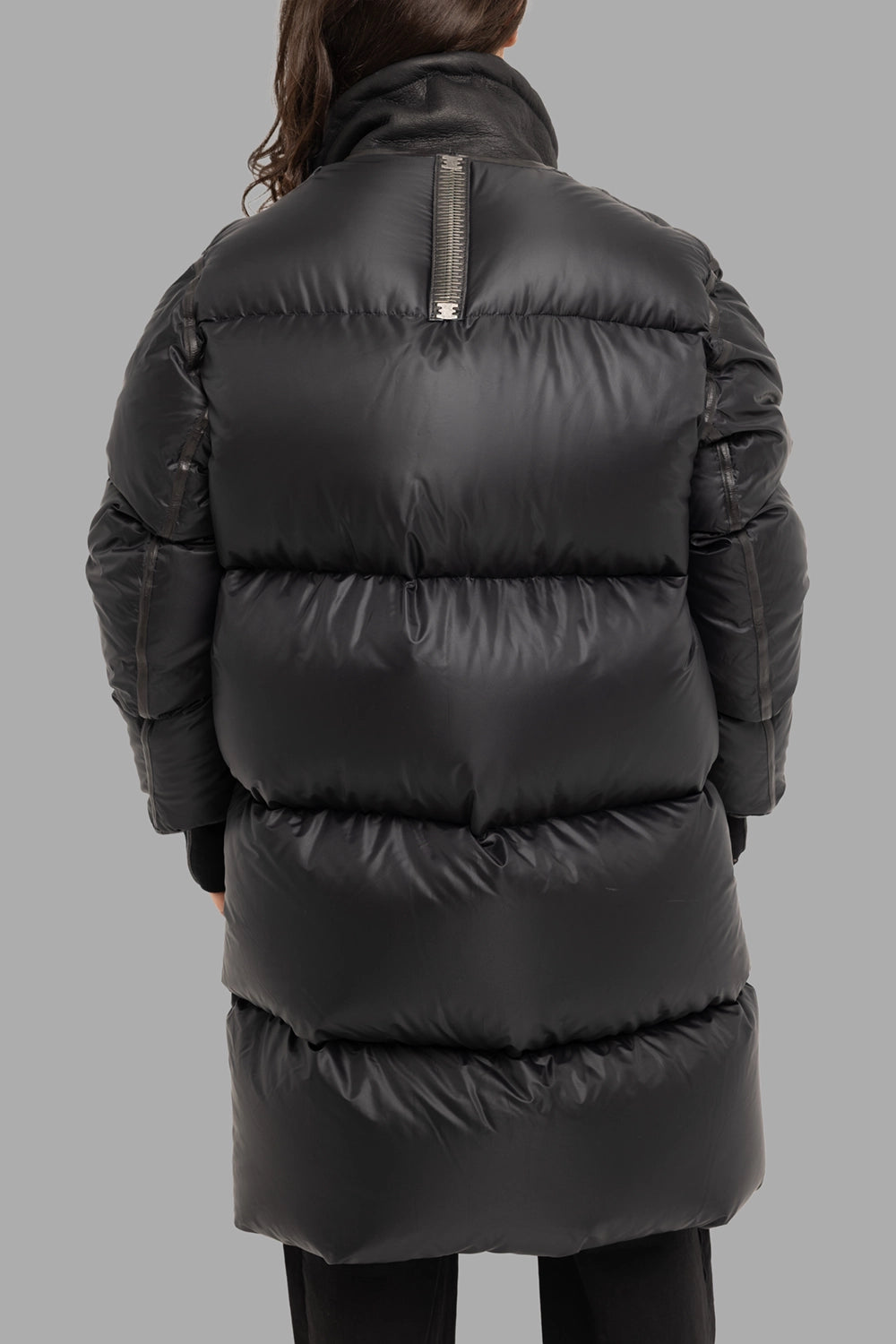Isaac Sellam Experience unisex puffer coat in noir, back view, signature spine zipper plate and wide baffles