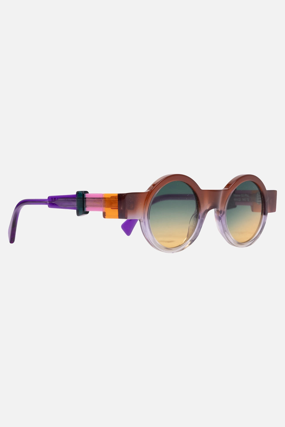 Kuboraum unisex round sunglasses in gradient violet orange, 3/4 view, multicolor temples and orange hinge block