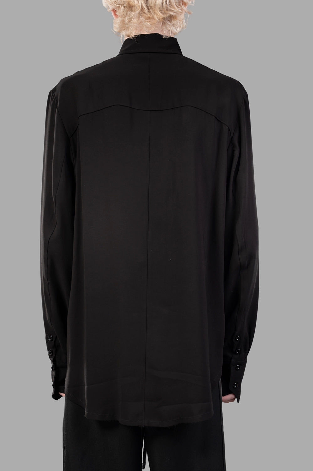 Marc Point shirt in black, back view, curved back yoke and centre seam