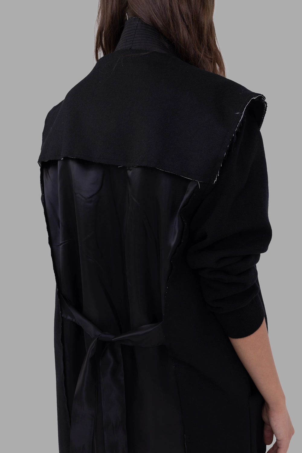 Giovanni Cavagna women sleeveless coat in black, back detail, dropped yoke and exposed lining