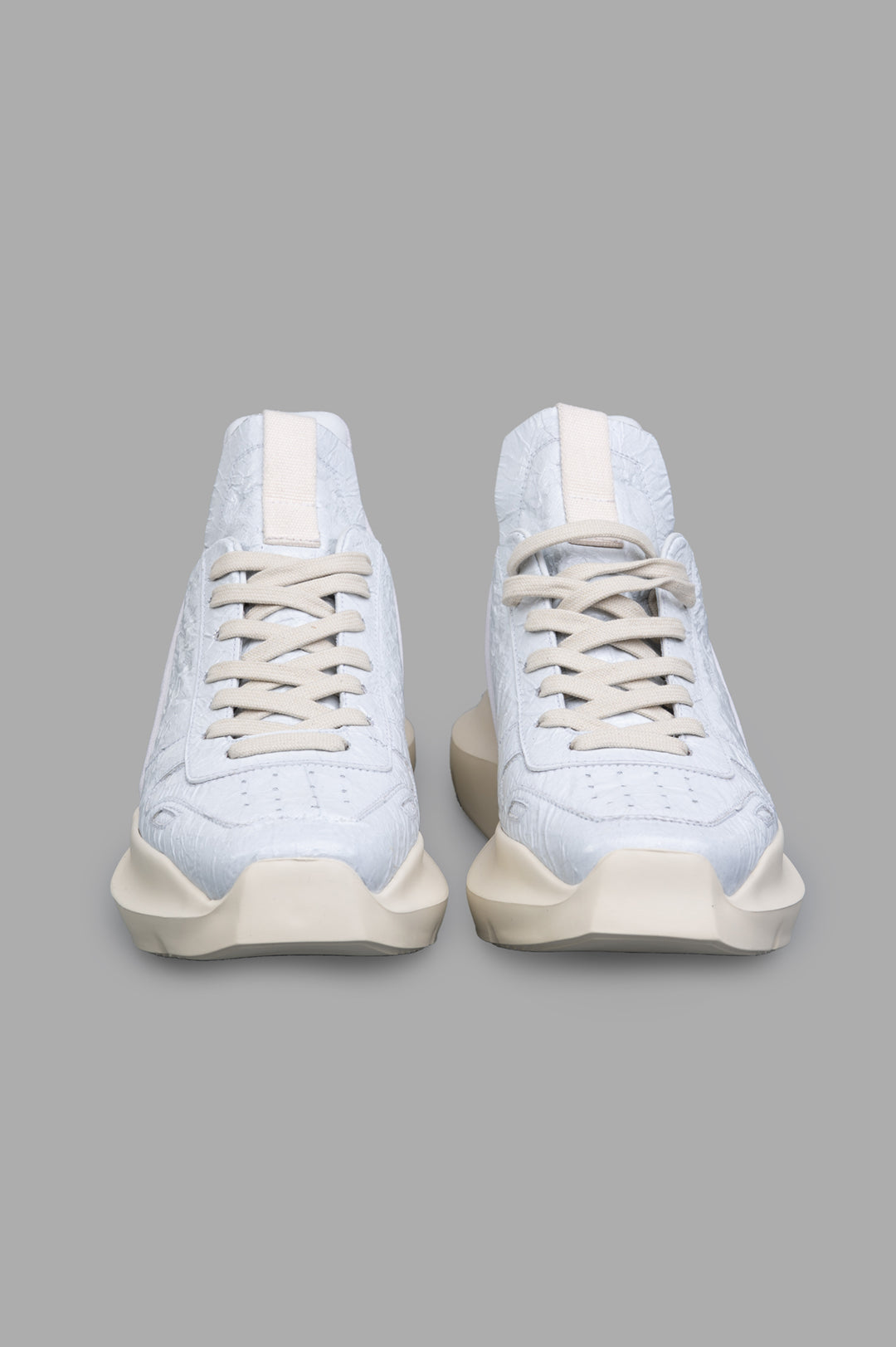 Rick Owens Hollywood Geth Runner in white, featuring a cushioned back, angled side stripe, and thick geometric sole.