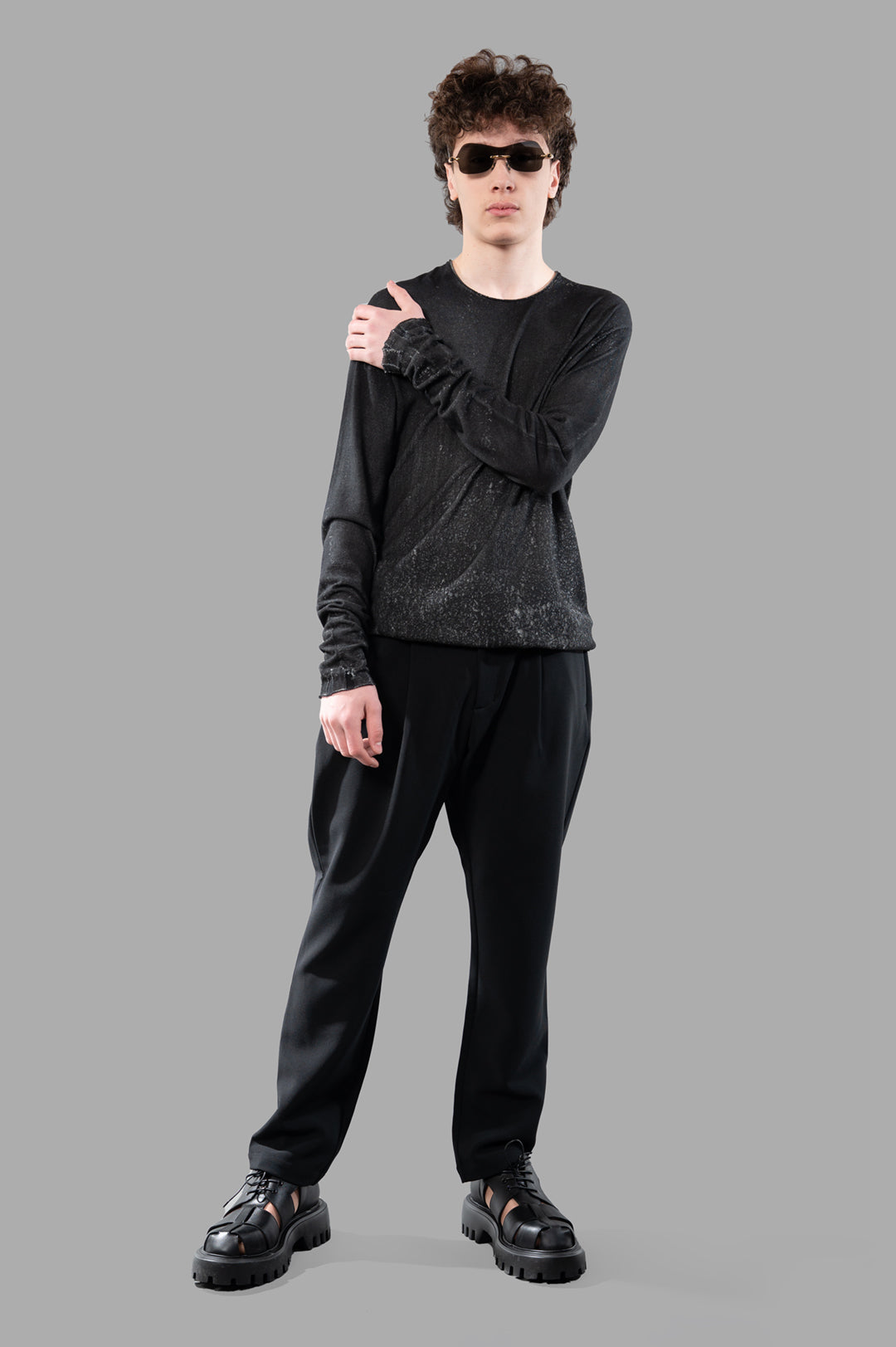 MD 75 long-sleeved airbrushed sweater in black on model, crafted from 100% cotton with a sleek, architectural silhouette.