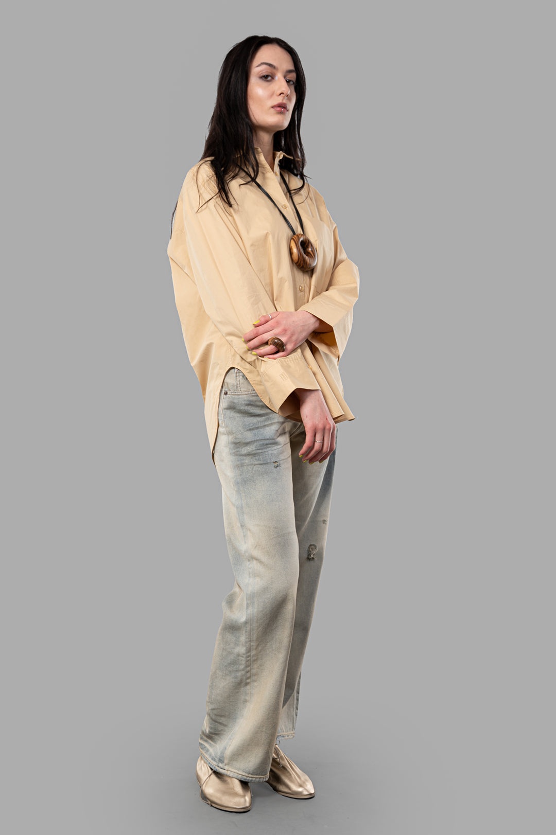 By Malene Birger Derris Organic Cotton Shirt, beige, front view on model, features large pocket and adjustable cuffs.
