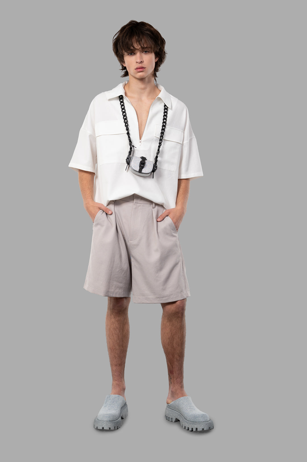 Attachment Twill Shorts in beige, worn by model. Front view highlighting elastic waistband and wrinkle-resistant fabric.
