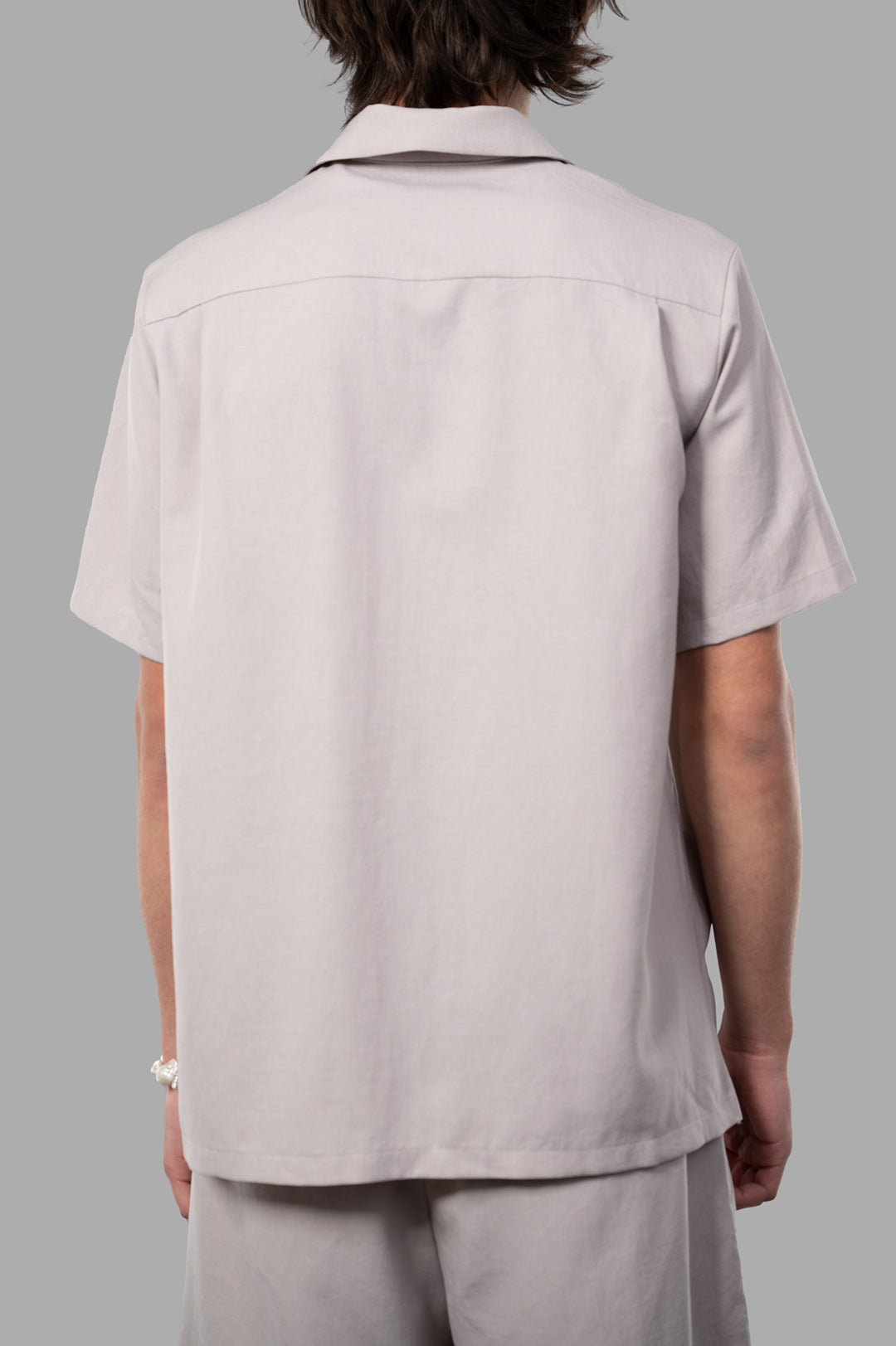 Attachment Regular-collar Shirt in beige, showcasing the back view with a matte texture and short sleeves. Perfect for.