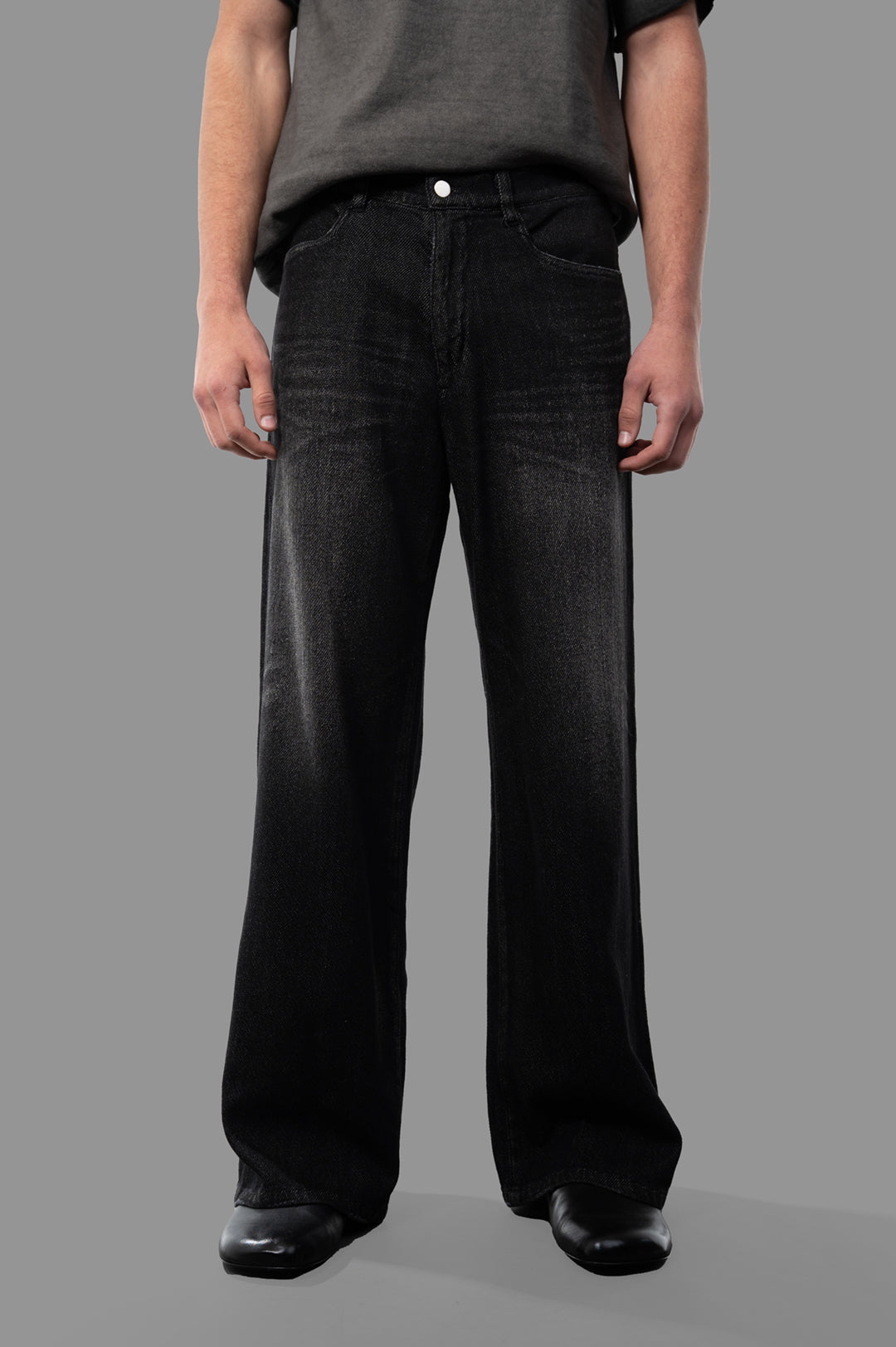 Vein Wide-leg Jeans displayed on model, featuring a mid-waist, 5-pocket design in black cotton for a stylish, relaxed fit.