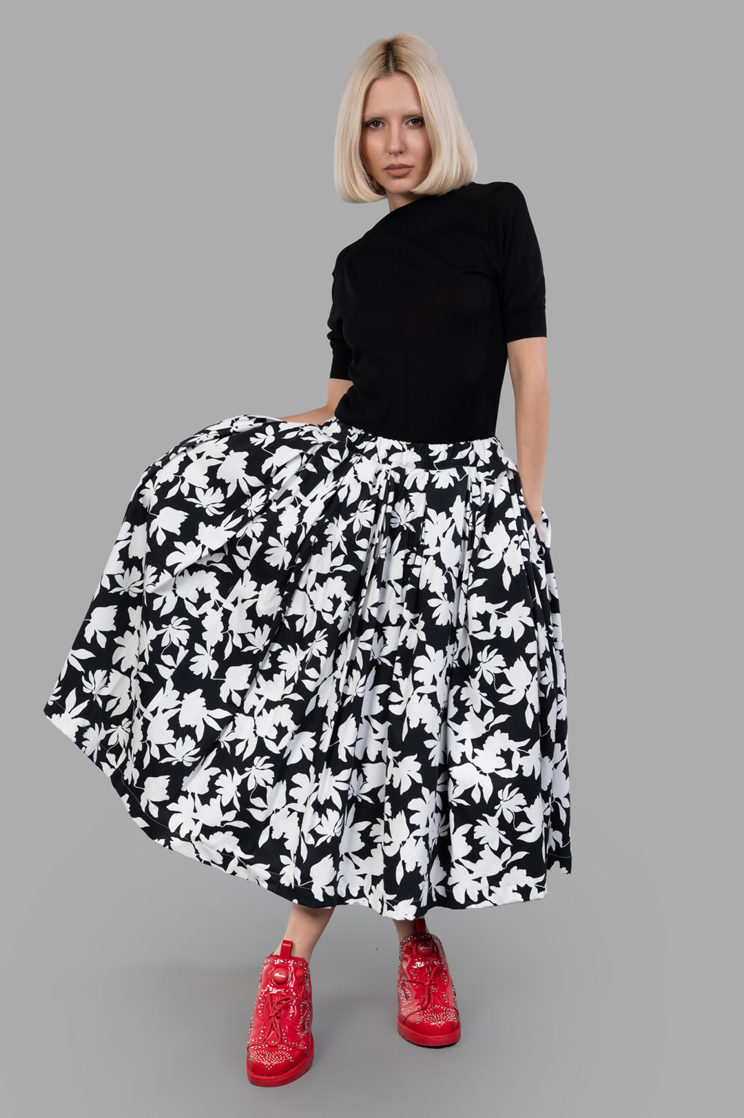 Comme des Garçons Floral-print Skirt on-model, showing black and white floral design with side slit pockets and tulle lining.
