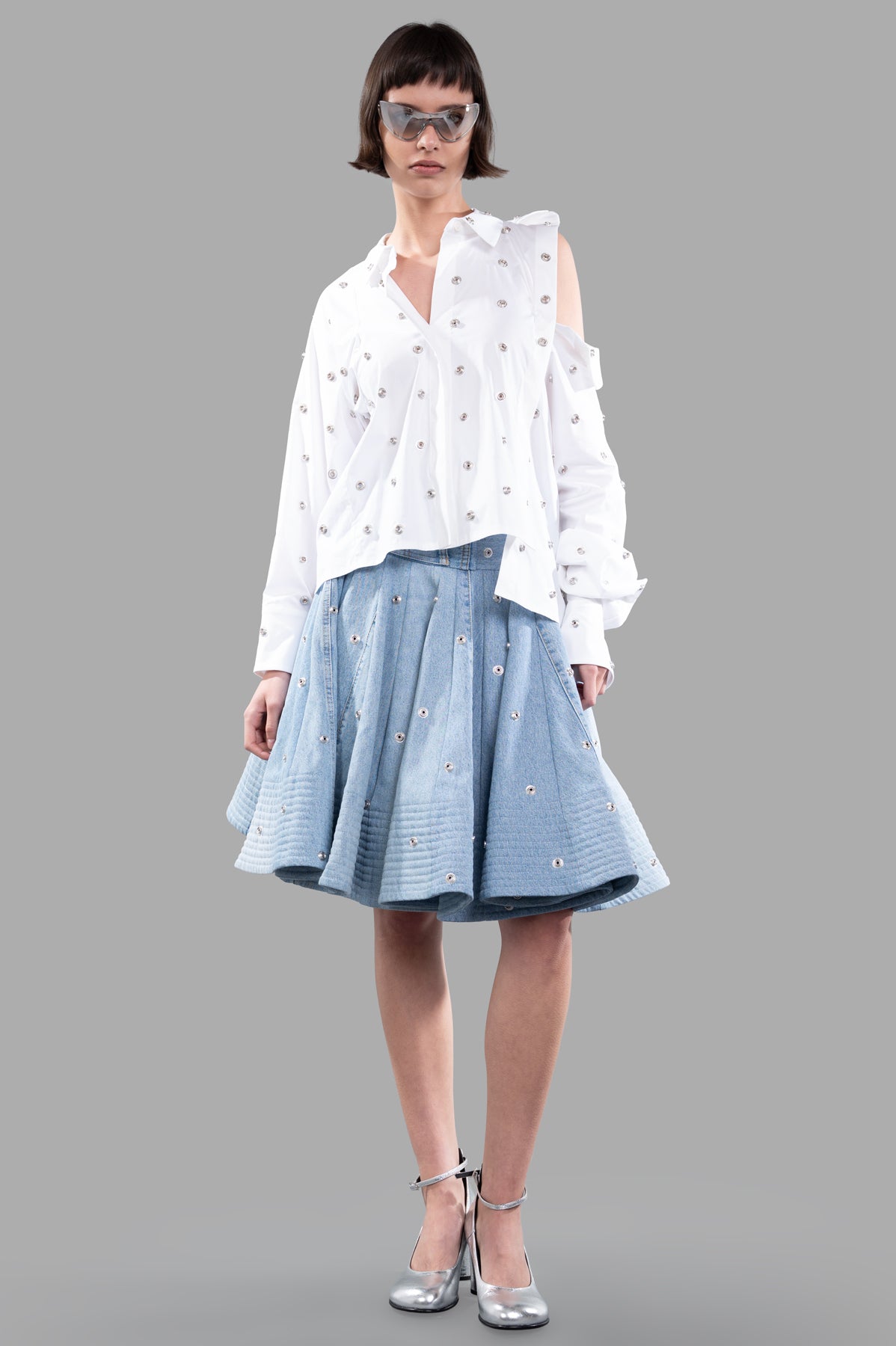 A.W.A.K.E. MODE Studded Double-collar Shirt in white with cold-shoulder cutout, worn by model, showcasing front view.