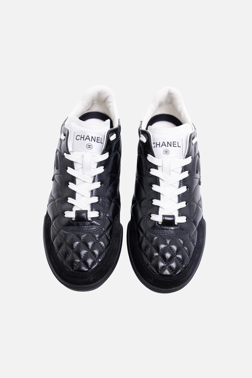Pre-owned Chanel women’s low-top sneakers in black and white, top view, white laces and tongue logo label
