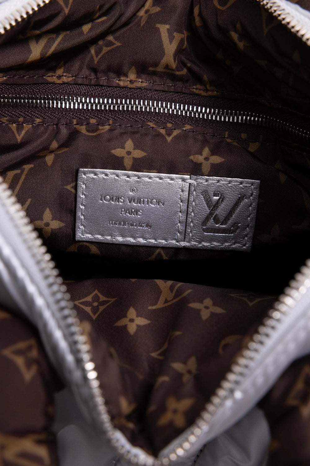 Pre-owned Louis Vuitton Speedy Bandoulière 25 bag in silver, label view, monogram lining with silver leather logo patch