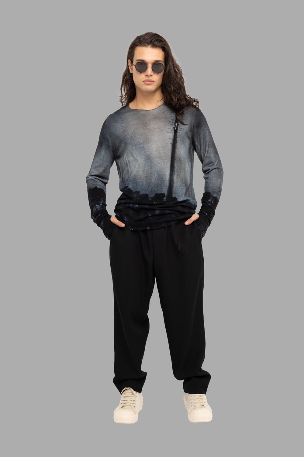 MD75 men’s sweater in Blu Black, on-model full length, spray-dyed gradient and slender long sleeves