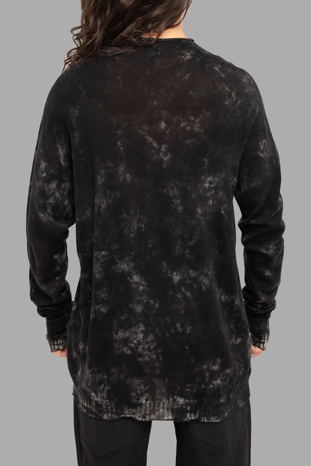 MD75 men’s sweater in brown black, back view, tonal spray-dyed finish with ribbed cuffs and hem