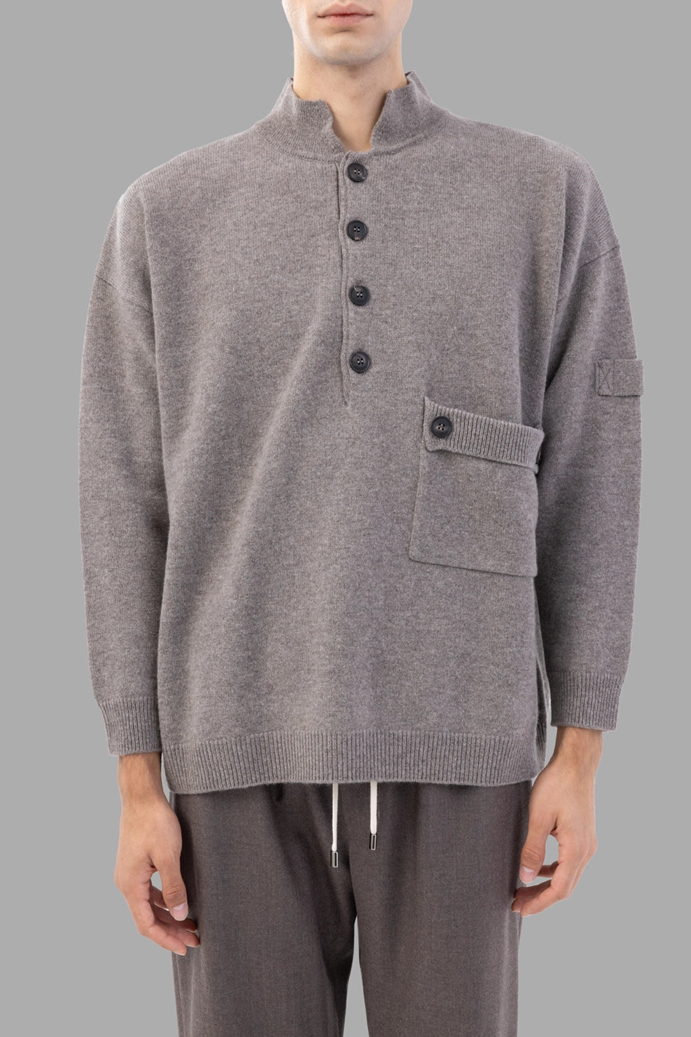AION sweater in Tortora, front view, flap patch pocket and ribbed hem