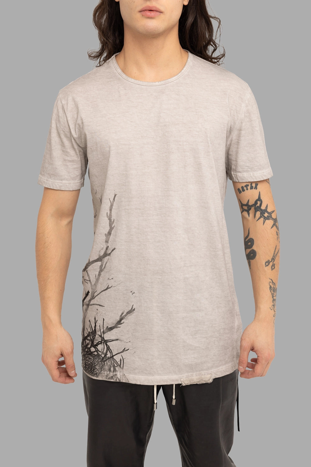MD75 men’s T-shirt in Grey Fade, front view, crew neck and branch print at left hem