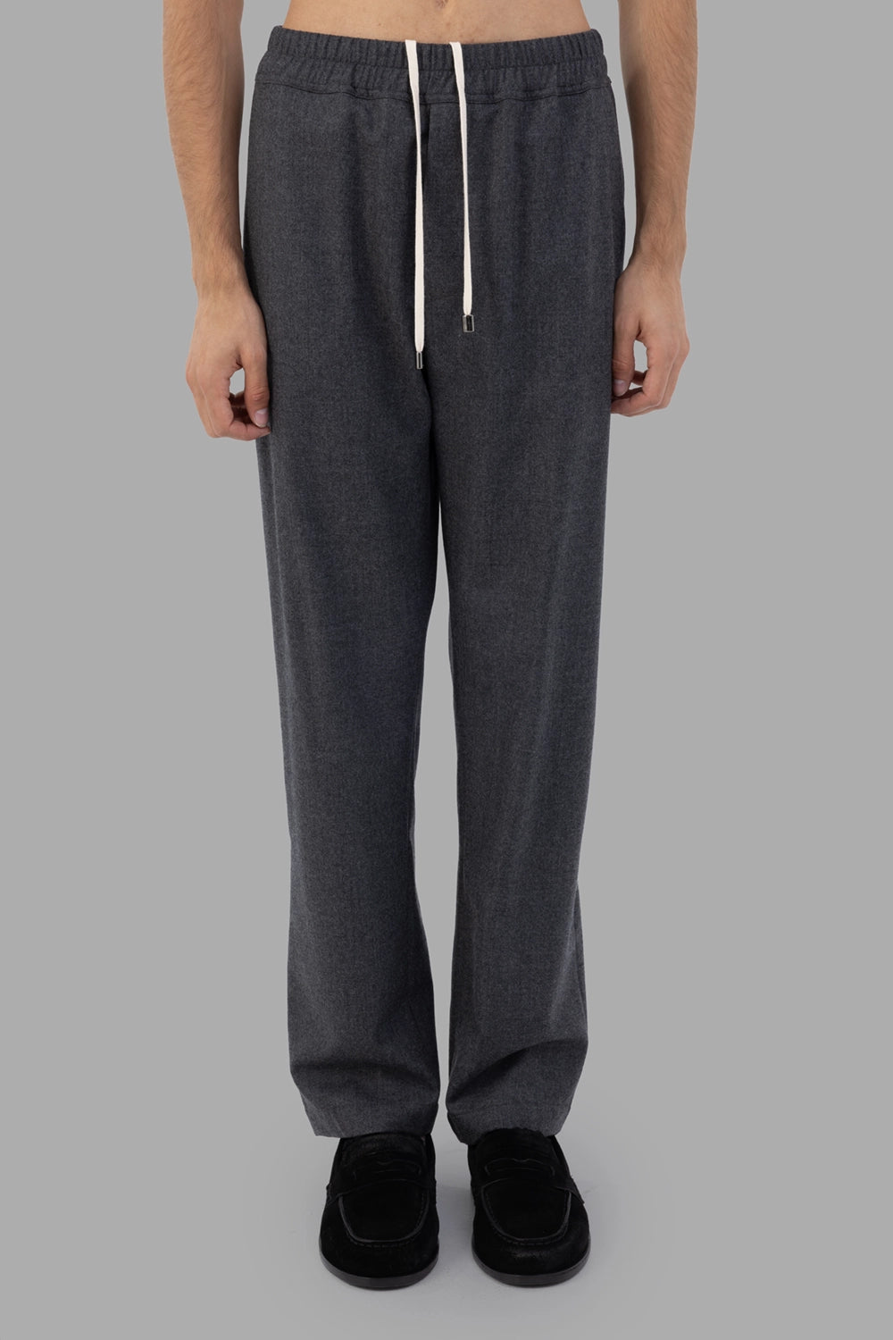 AION trousers in anthracite, front view, elastic waistband with long drawstrings