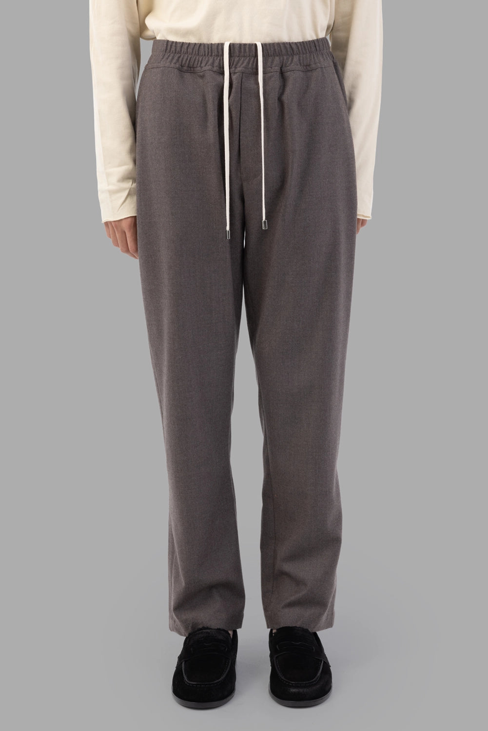 AION jogger trousers in tortora, front view, straight leg and clean front
