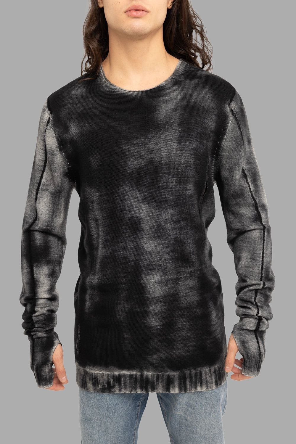 MD75 men’s wool crewneck sweater in black spray, front view, thumbholes and sprayed gradient.